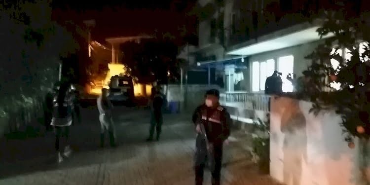 Yine boşanma cinneti… Ayrı yaşadığı eşini ve kızını silahla vurup intihar etti!