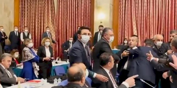 TBMM’de ‘Viva Zapata’ kavgası! CHP’li ve AKP’li vekiller birbirine girdi