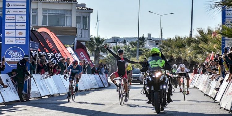 Pedallar çocuklar için dönecek