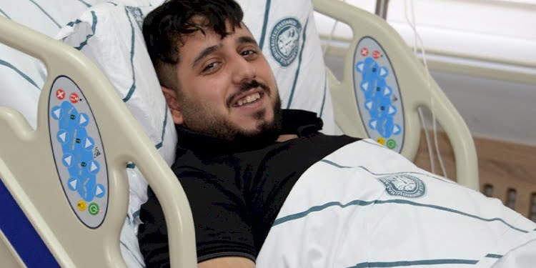 Annesine böbrek nakli için 35 kilo verdi