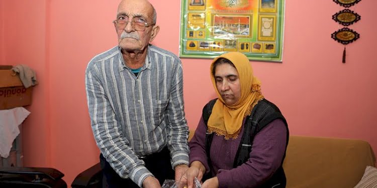 Bacaya sakladıkları altınlar boşluğa düştü… Ekipler duvarı kırarak çıkardı