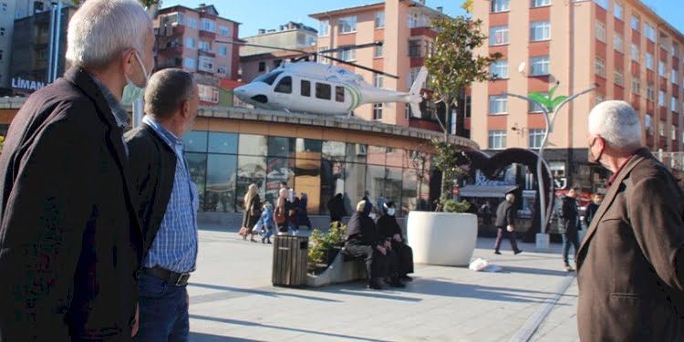 Rize’de bina üzerindeki maket helikopter ilgi görüyor