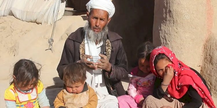 ‘Başka çarem yok’… Afganistan’da aileler çocuklarını satıyor!
