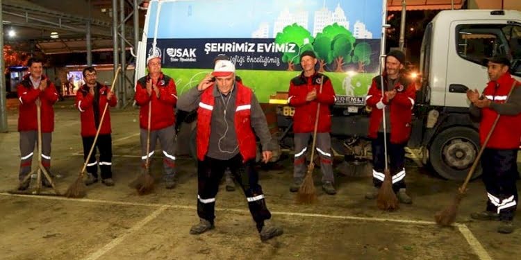 Temizlik işçisi ‘Maykıl Fikret’, ‘Michael Jackson’ danslarıyla arkadaşlarını motive ediyor