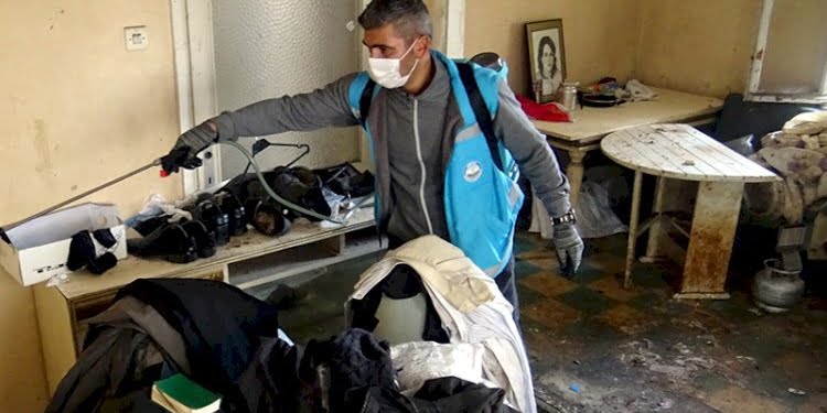 Avcılar’daki çöp evi belediye temizledi