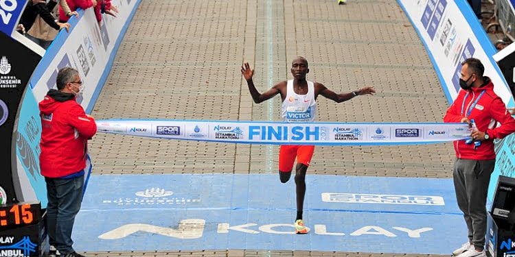 Kazananlar belli oldu… İşte 43. İstanbul Maratonu’ndan renkli kareler