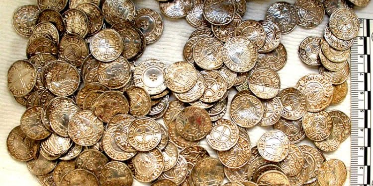 Amatör defineci buldu! En büyük altın hazinesi