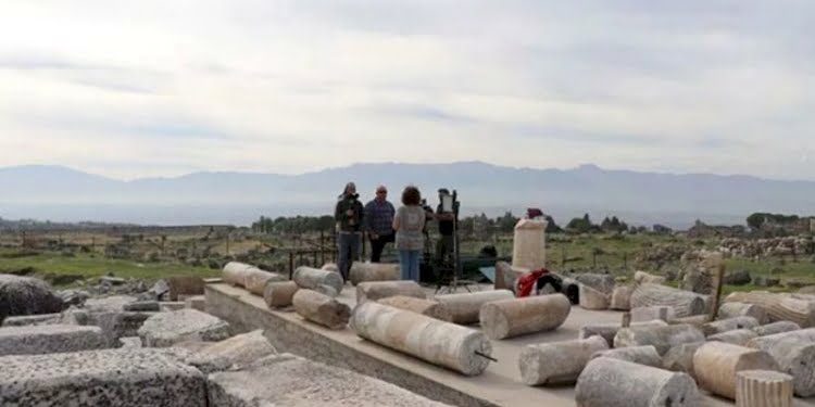 Pamukkale’de Discovery Channel için belgesel çekiliyor