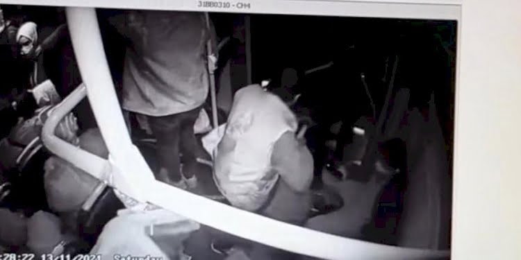 Seyahat ettikleri otobüsün koltuklarını çaldılar