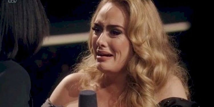 Adele’e büyük sürpriz! Öğretmenini görünce gözyaşlarını tutamadı