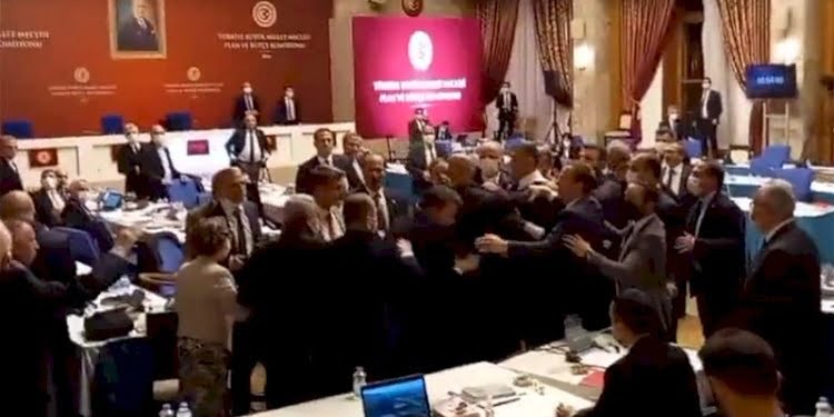 TBMM’de MHP’li ve HDP’li vekiller arasında kavga
