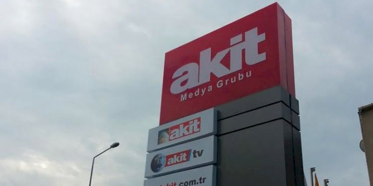 Yeni Akit’ten ‘taciz’ beğenisi!