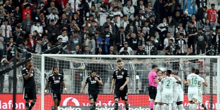 Dolmabahçe’de tarihi fark… Taraftarlardan Beşiktaşlı oyunculara tepki