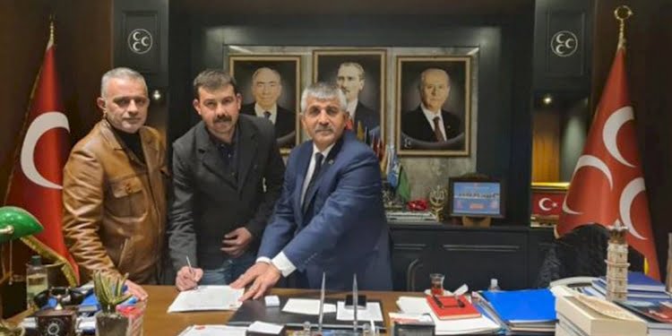CHP’li başkan istifa edip MHP’ye katıldı