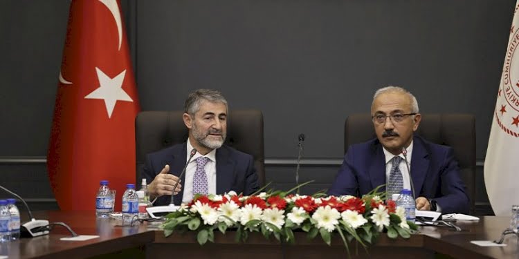 Hazine’de devir teslim… Yeni Bakan Nureddin Nebati’den faiz çıkışı