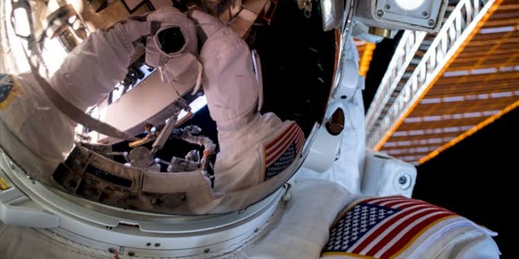 NASA astronotları uzay yürüyüşünü tamamladı