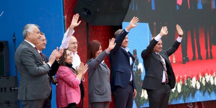 Kılıçdaroğlu’nun mitinginde dikkat çeken iki eksik!