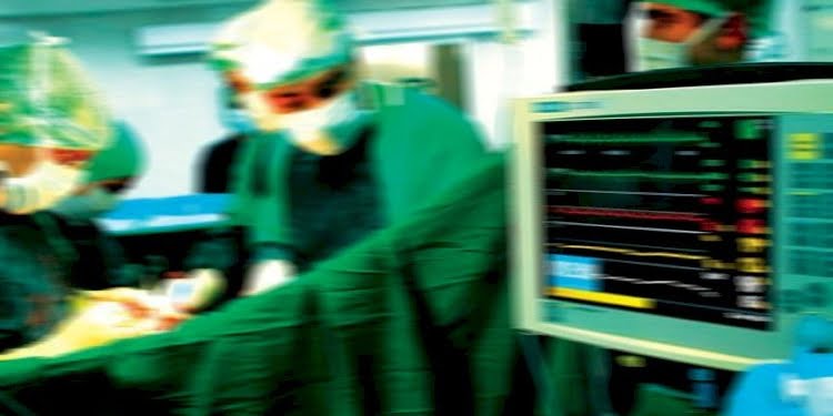 Burnu tıkanınca hastaneye gitti! Doktorlar, gördükleri diş karşısında acil toplantı kararı aldı