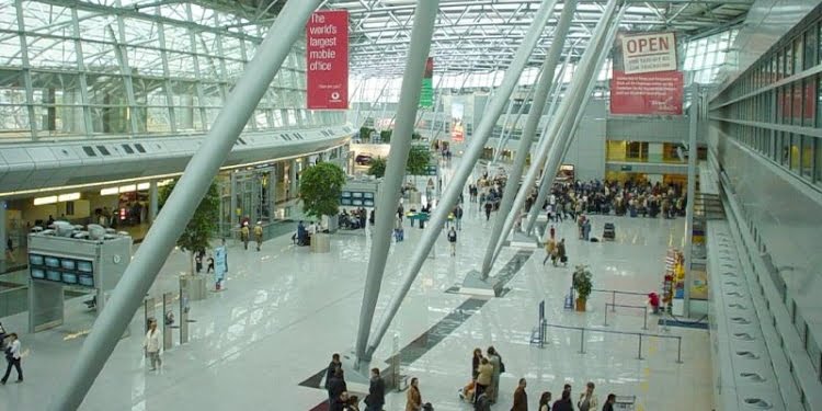 Düsseldorf Havalimanı’nda bomba paniği
