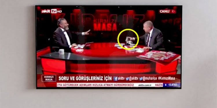 Ümit Özdağ Akit TV’de İstiklal Mahkemeleri’ne saldırıya dayanamadı