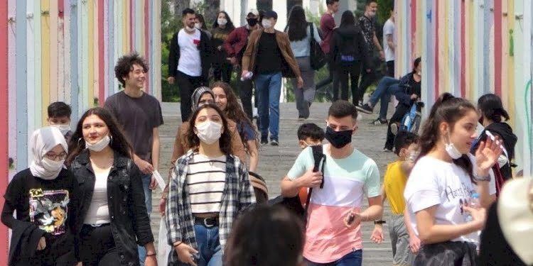 AKP’den gençlik raporu: Z kuşağı tanımı Batı kaynaklı