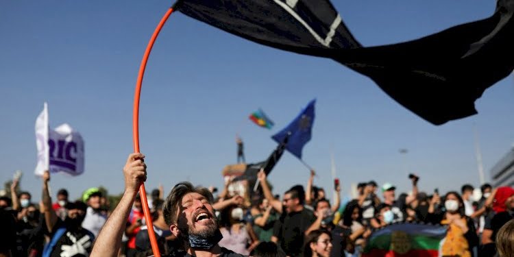 Diktatörün eşi ölünce halk sokaklara çıkıp kutlama yaptı!