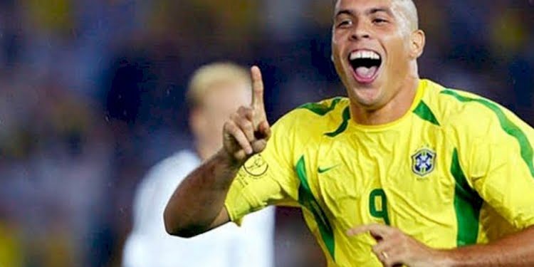 Eski yıldız futbolcu Ronaldo o kulübü satın aldı