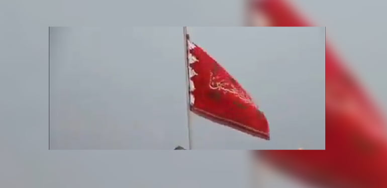 İran’da kırmızı savaş bayrağı göndere çekildi