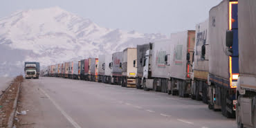 irana-acilan-gurbulak-kapatildi-tir-kuyrugu-5-kilometreye-ulasti_3294_dhaphoto2