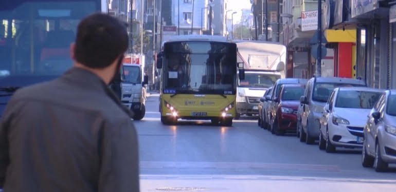 İşe gitmek için evden çıktılar ancak duraklarda kaldılar