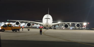 istabul-havalimanina-a380-tipi-ucak-acil-inis-yapti_9268_dhaphoto1
