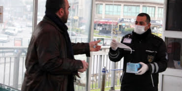 istanbul-da-toplu-tasimayi-kullananlara-maske-13086482_amp