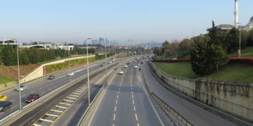 istanbulda-yollar-bos-kaldi-trafik-yogunlugu-yuzde-13lere-dustu_1397_dhaphoto1