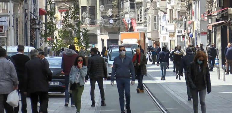 Taksim Meydanı ve İstiklal Caddesi’nde maske zorunluluğu düzenlemesi