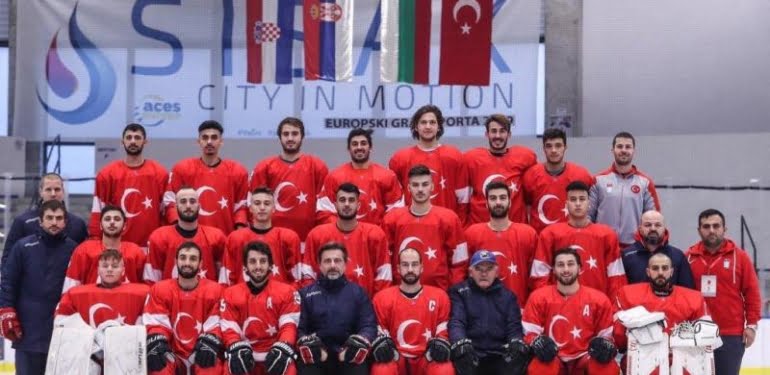 istiklal-marsi-na-buyuk-saygisizlik