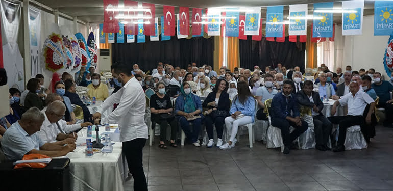 İYİ Parti’den sosyal mesafesiz kongre