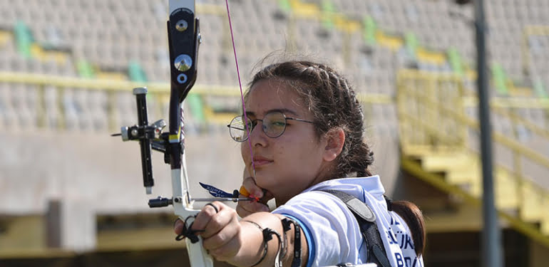 İzmirli 14 yaşındaki rekortmen okçu