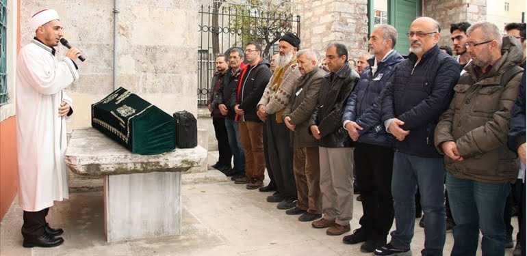 Bedenini eğitime bağışlayan kadavra toprağa verildi
