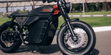 kalasnikov-elektrikli-motosikletini-tanitti