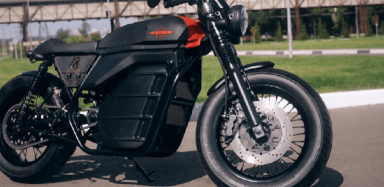kalasnikov-elektrikli-motosikletini-tanitti