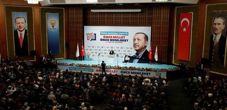 Kabine değişikliği, yeni parti ve 50+1 tartışmaları gölgesinde AKP kampa giriyor