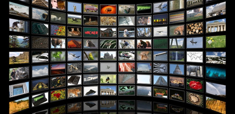 Hükümet çizgisindeki bir TV ve gazete kapanıyor