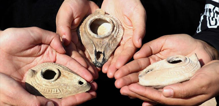 Diyarbakır’da Roma dönemine ait 48 kandil bulundu