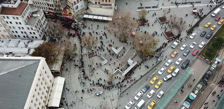 Çekilişe 2 gün kala Eminönü’nde ‘umut’ kuyruğu