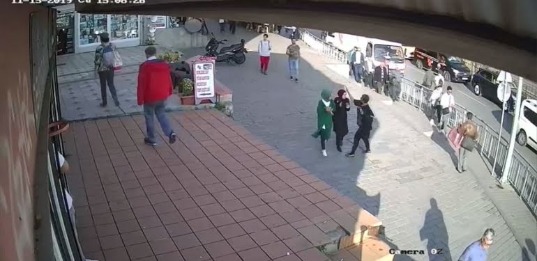 Karaköy’de çirkin saldırı