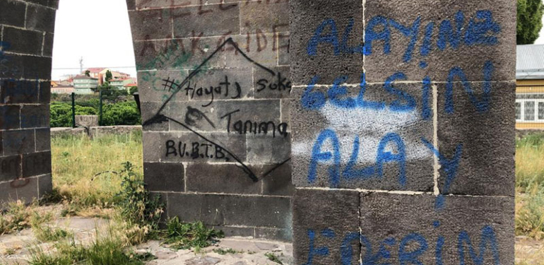 Meçhul Asker Anıtı madde bağımlılarının mekanı oldu