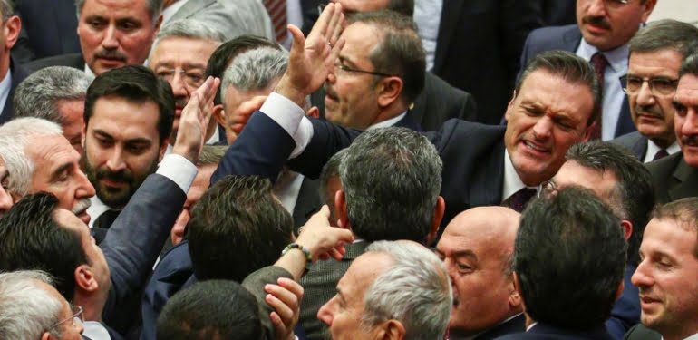 Meclis’te yumruklar sıkıldı!