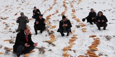 kaza-bela-def-olsun-diye-dogaya-2001-ekmek-biraktilar_2685_dhaphoto1