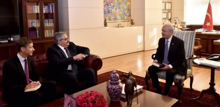 Rus Büyükelçi Kılıçdaroğlu ile görüştü! Hangi kitabı hediye etti?
