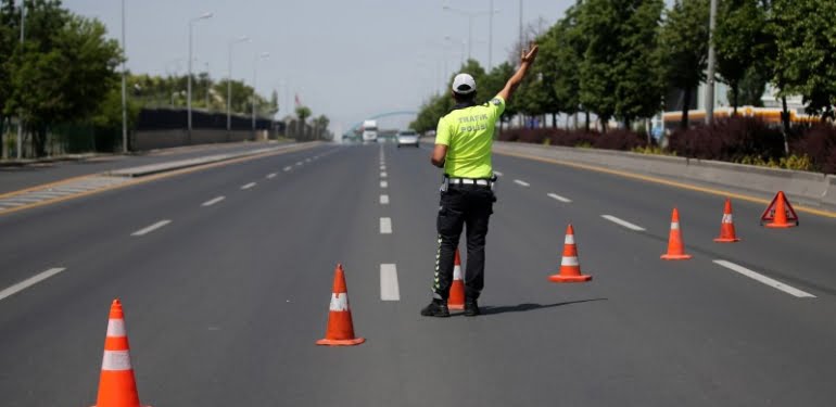 Başkentliler sokağa çıkma kısıtlamasının ikinci gününde de evlerinde kaldı